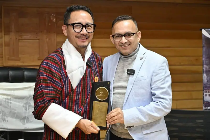 Aditya Bothra at an award presentation, holding a Himalayan Yatra plaque